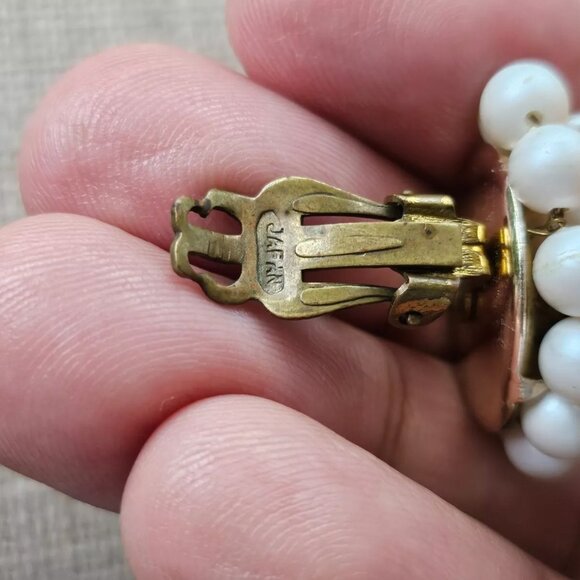 Made in Japan Earrings White Beads Vintage Earrings Round Clip On Stud Earrings - Picture 11 of 12